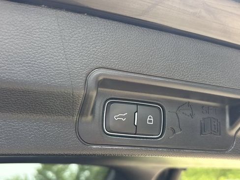 Used 2021 Ford Explorer XLT w/ Equipment Group 202A RWD image 9