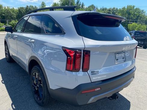 Used 2023 Kia Sorento S w/ Panoramic Sunroof Package AWD/4WD image 5