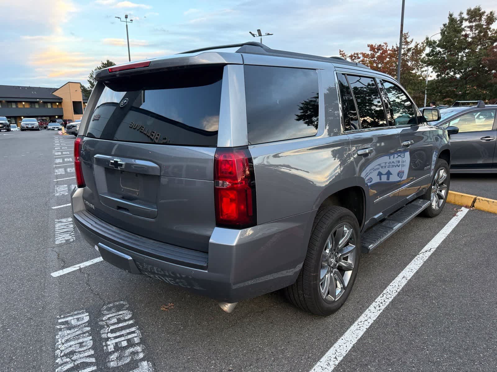Used 2019 Chevrolet Tahoe LT w/ LT Signature Package AWD/4WD image 3