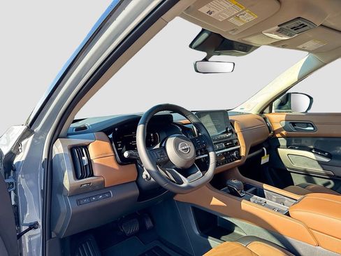 Used 2025 Nissan Pathfinder Platinum w/ Cargo Package image 9