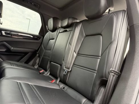 Used 2021 Porsche Cayenne S AWD/4WD image 23