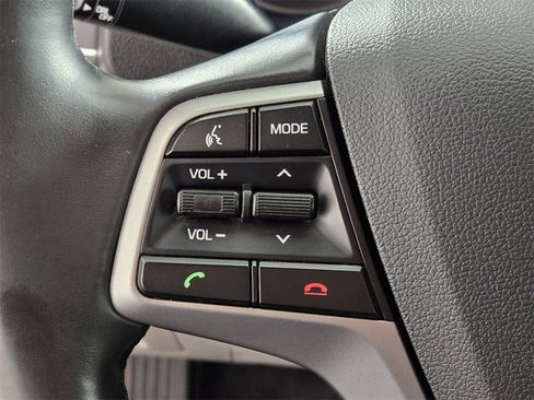 Used 2017 Hyundai Elantra Limited image 26