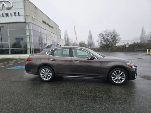 Used 2018 INFINITI Q70 Luxe image 8