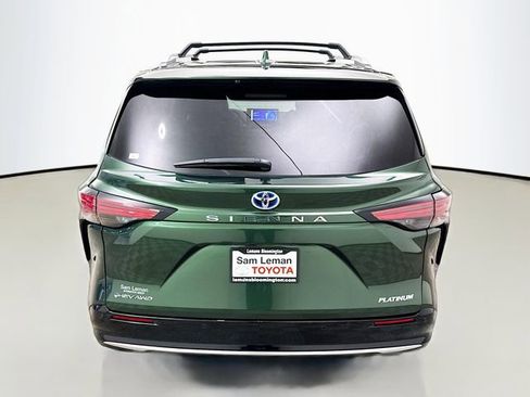Used 2025 Toyota Sienna Platinum AWD/4WD image 6
