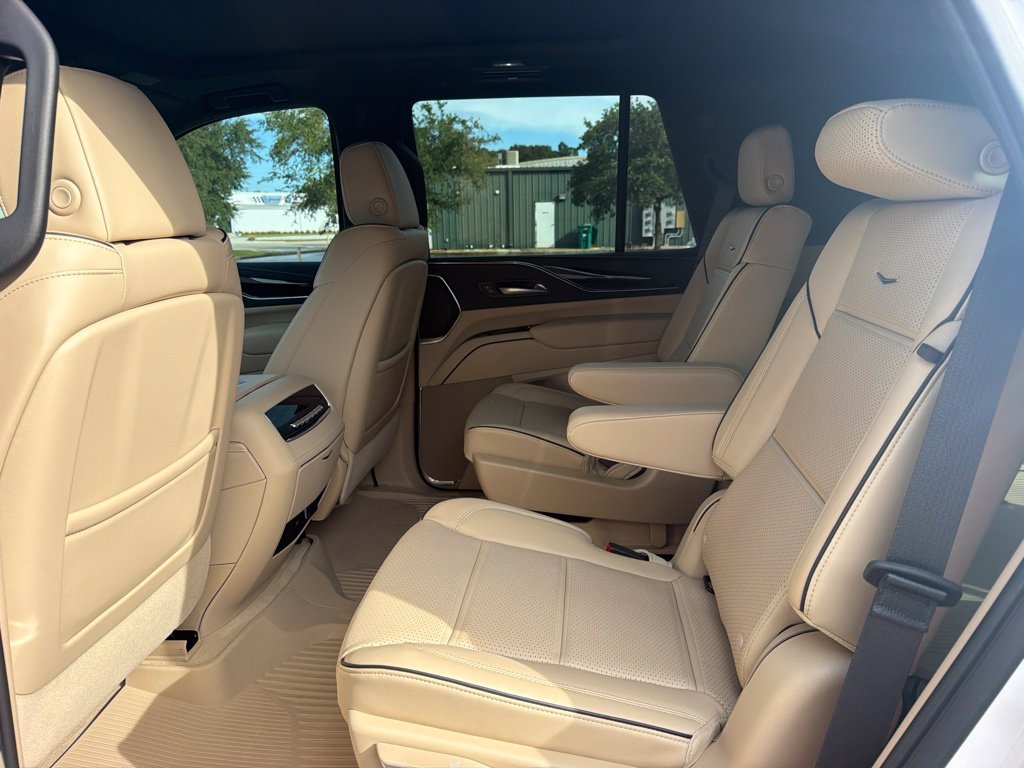 Used 2023 Cadillac Escalade Premium Luxury RWD image 14