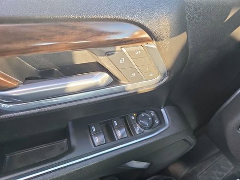 Used 2025 GMC Sierra 1500 SLT image 21