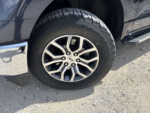 Used 2022 Ford F150 Lariat w/ Equipment Group 501A Mid image 13