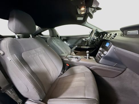 Used 2019 Ford Mustang Coupe image 27