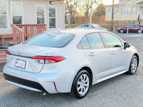 Used 2021 Toyota Corolla LE image 4