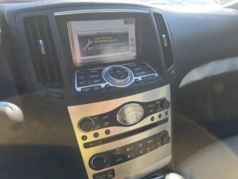 Used 2014 INFINITI Q60 Convertible 2D w/ Premium Package image 11