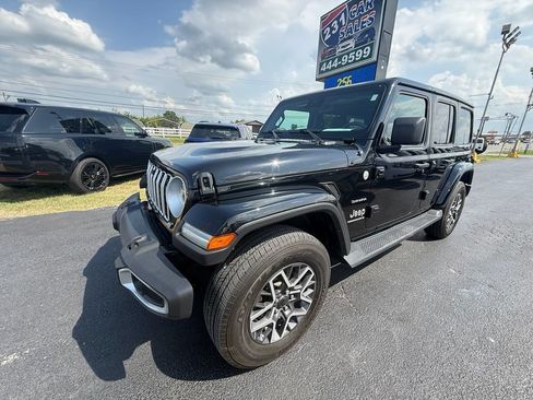 Used 2024 Jeep Wrangler Unlimited Sahara w/ Technology Group AWD/4WD image 8