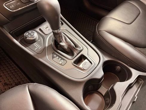 Used 2020 Jeep Cherokee Trailhawk image 22