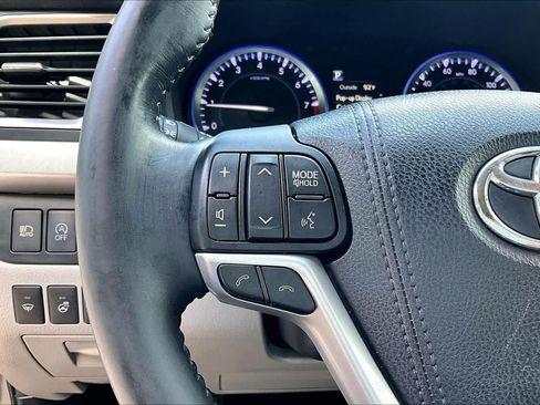 Used 2017 Toyota Highlander Limited Platinum w/ Carpet Mat Package AWD/4WD image 22