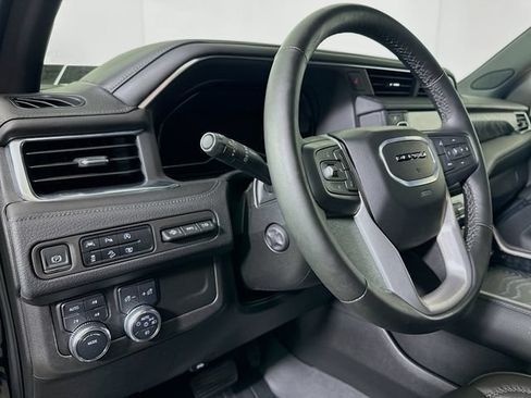 Used 2024 GMC Yukon XL Denali AWD/4WD image 11