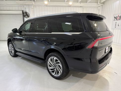 New 2026 Lincoln Navigator Premiere image 26