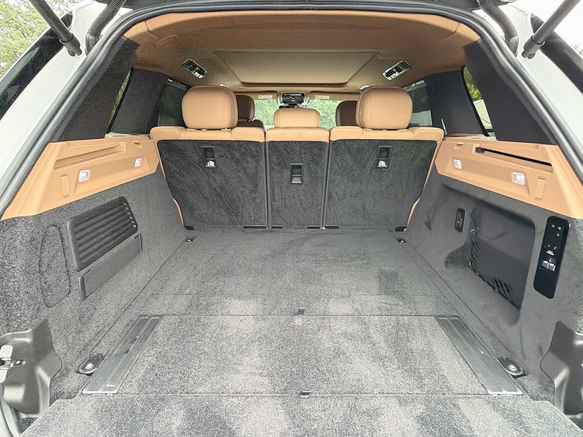 Used 2024 Land Rover Range Rover SE AWD/4WD image 12