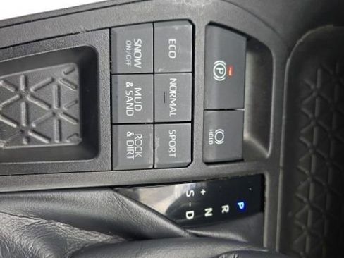 Used 2021 Toyota RAV4 LE image 20