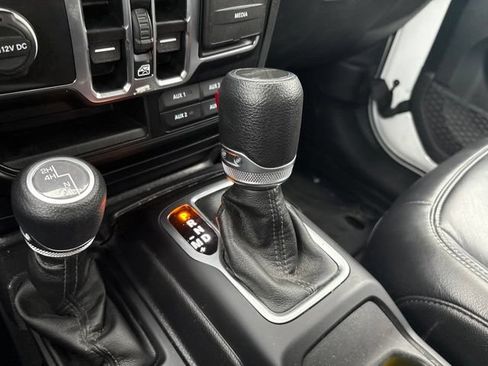 Used 2023 Jeep Gladiator Sport AWD/4WD image 16