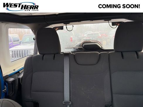 Used 2022 Jeep Wrangler Unlimited Sahara image 9