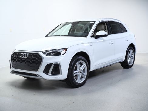 Used 2023 Audi Q5 e Premium w/ Convenience Package AWD/4WD image 9