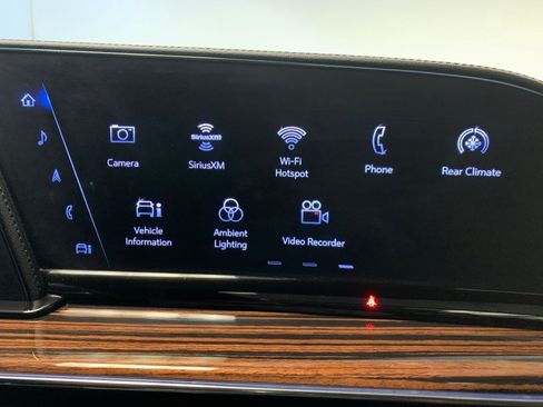 Used 2023 Cadillac Escalade ESV Premium Luxury AWD/4WD image 28