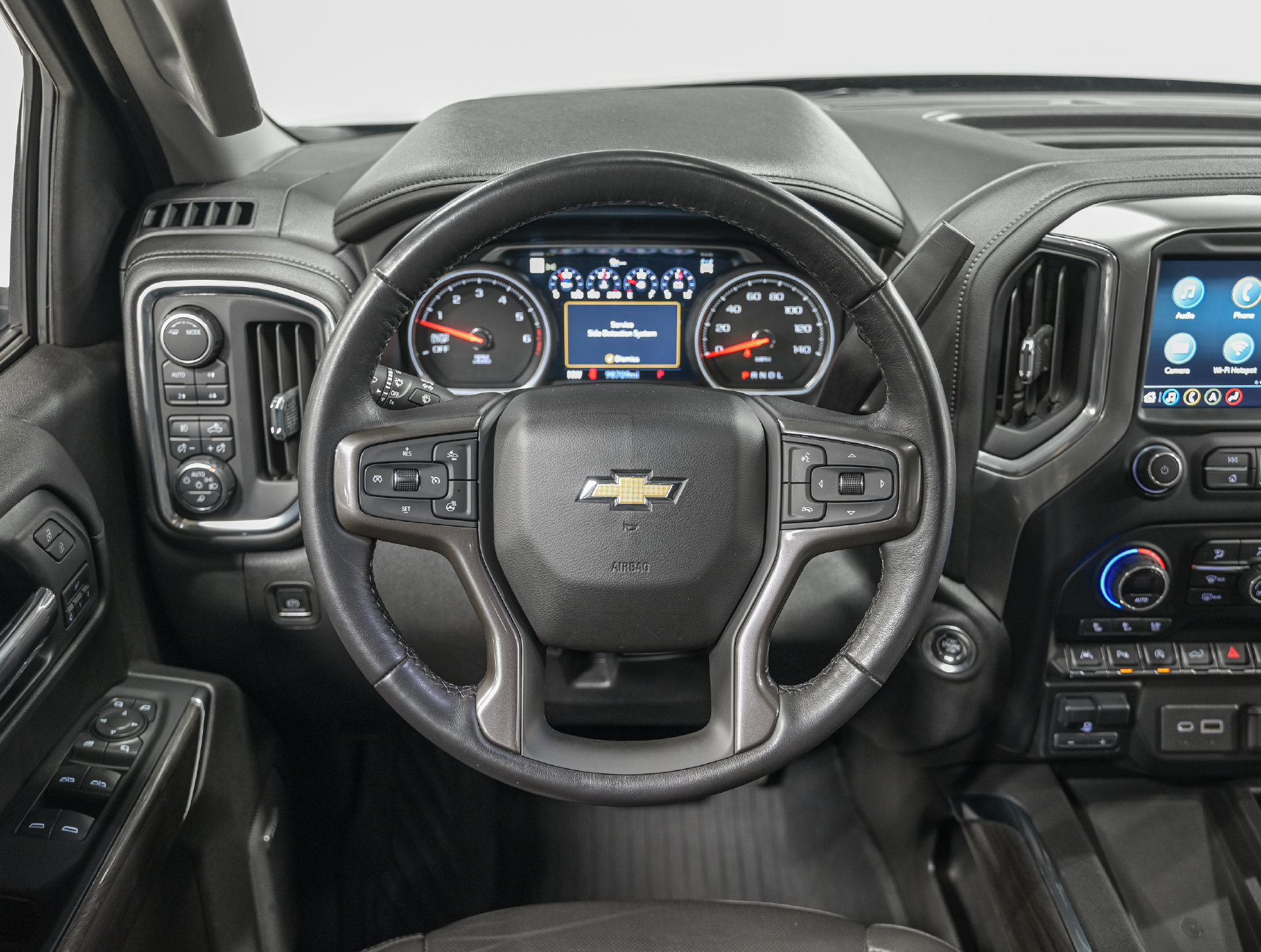 Used 2022 Chevrolet Silverado 1500 LTZ w/ LTZ Premium Package AWD/4WD image 17