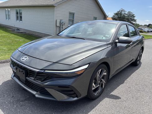 Used 2024 Hyundai Elantra Limited FWD image 8