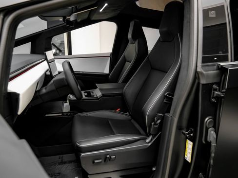 Used 2024 Tesla Cybertruck AWD Crew Cab image 36