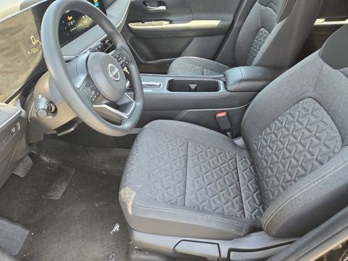 Certified 2025 Nissan Kicks SV w/ Illumination Package FWD image 12