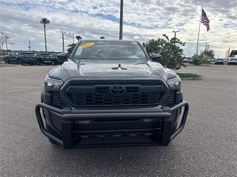 Used 2025 Toyota Tacoma TRD Off-Road image 9