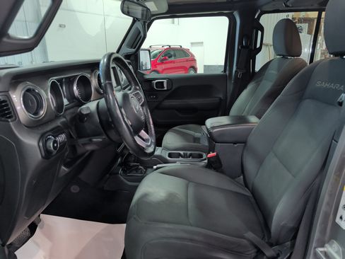 Used 2019 Jeep Wrangler Unlimited Sahara w/ Cold Weather Group AWD/4WD image 7