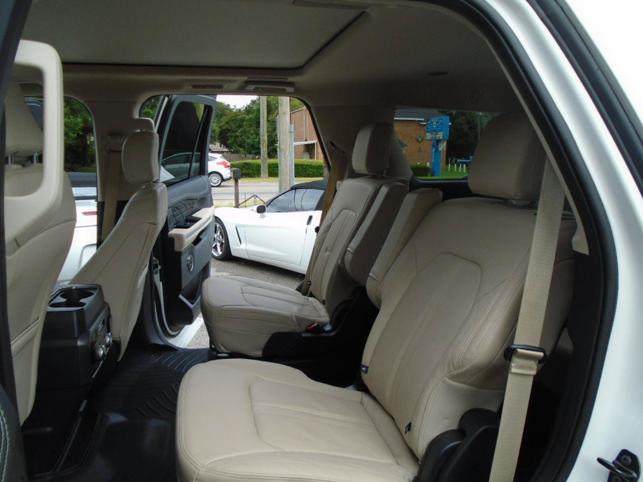 Used 2024 Ford Expedition Platinum RWD image 8