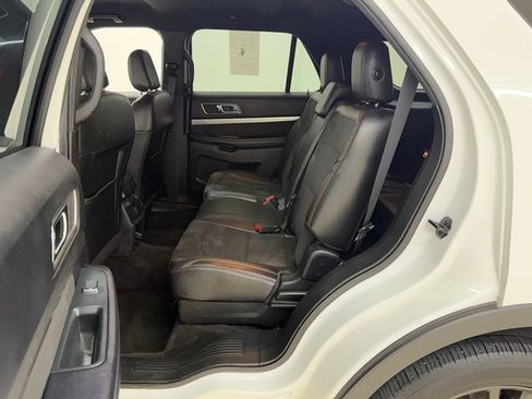 Used 2018 Ford Explorer XLT w/ Equipment Group 202A FWD image 19