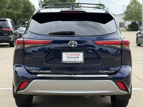 Used 2021 Toyota Highlander Platinum FWD image 5