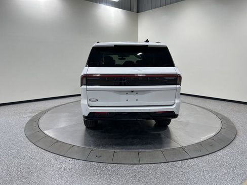 New 2026 Lincoln Navigator Reserve w/ Jet Appearance Package AWD/4WD image 6