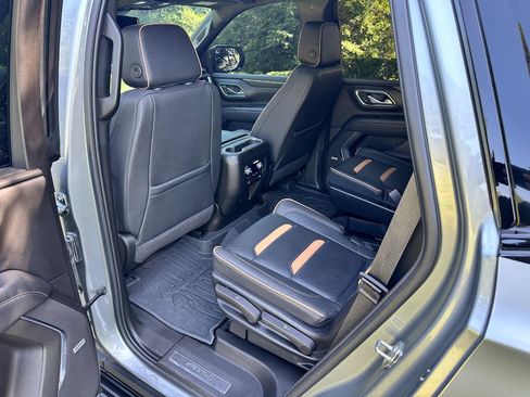 Used 2024 GMC Yukon AT4 w/ Technology Package AWD/4WD image 18
