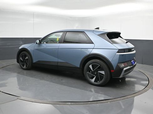 New 2026 Hyundai Ioniq 5 SE RWD image 3