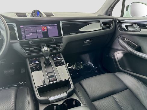 Certified 2022 Porsche Macan AWD/4WD image 26
