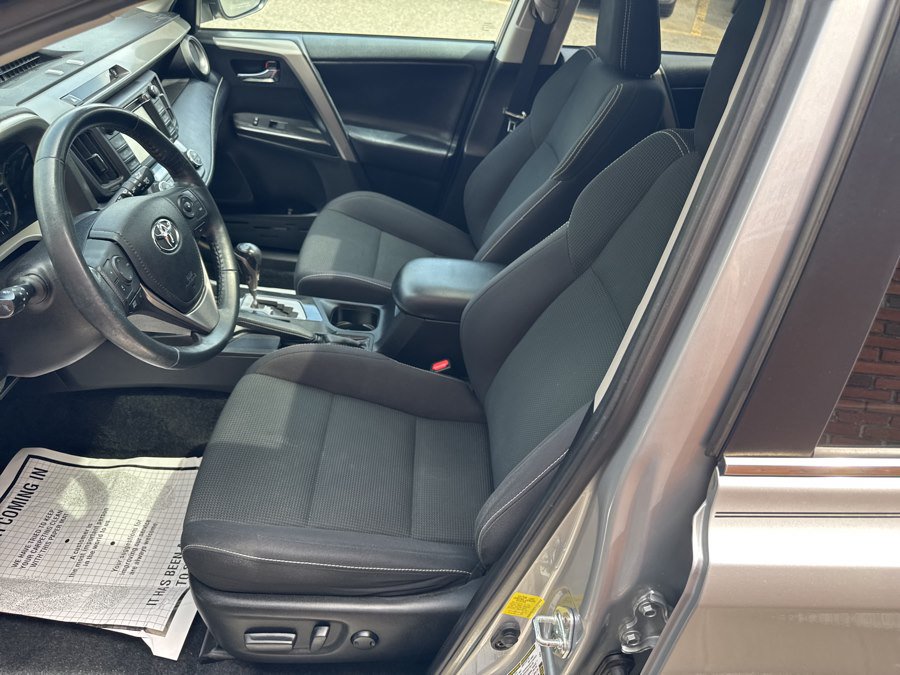 Used 2018 Toyota RAV4 XLE AWD/4WD image 18