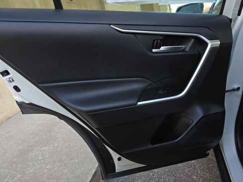 Used 2020 Toyota RAV4 XLE image 28