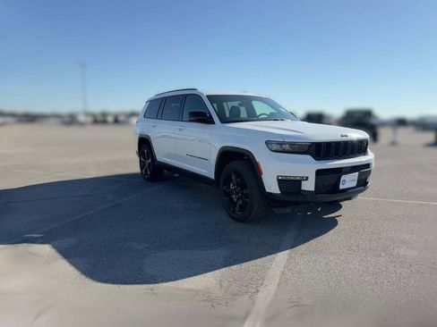 New 2025 Jeep Grand Cherokee L Limited w/ Black Appearance Package image 16