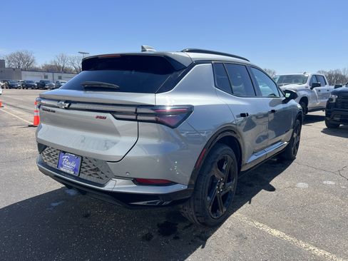 New 2025 Chevrolet Equinox EV RS image 3