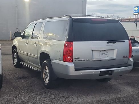 Used 2012 GMC Yukon XL SLT image 3