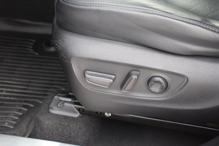 Used 2022 Toyota Highlander Platinum AWD/4WD image 11