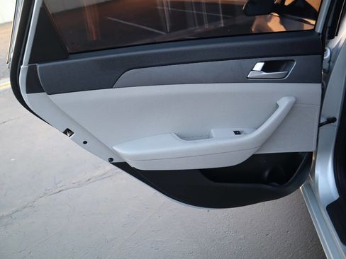 Used 2017 Hyundai Sonata SE image 26