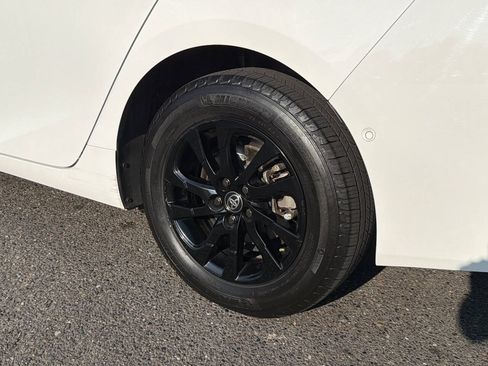 Used 2022 Toyota Prius AWD image 4