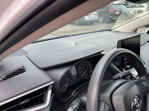 Used 2025 Toyota Corolla LE FWD image 29