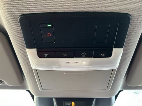 Used 2023 Nissan Rogue SV image 37