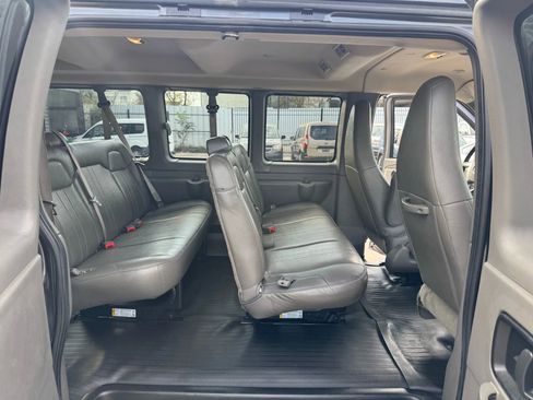 Used 2017 Chevrolet Express 3500 LS image 29