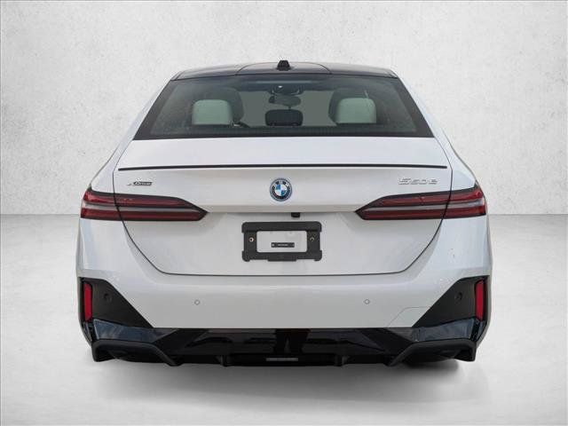 Used 2027 BMW 550e xDrive w/ Executive Package AWD/4WD image 8
